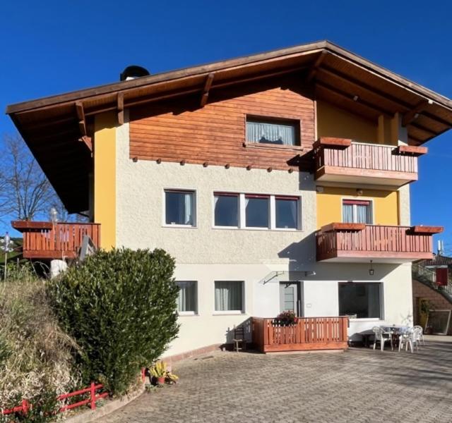 Casa Vacanze A Romeno Екстер'єр фото